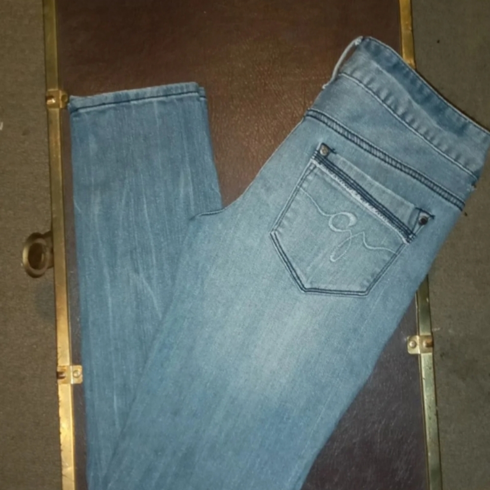 GUESS Jeans - Picture 2 of 6
